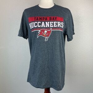 NFL Tampa Bay Buccaneers T-Shirt Size M EUC